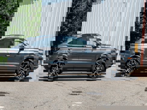 New 2025 Porsche Cayenne Coupe image 8