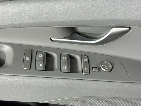 Certified 2025 Hyundai Elantra SEL image 18
