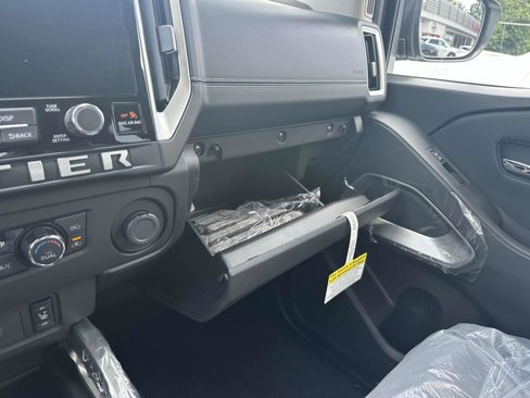 Used 2025 Nissan Frontier SV w/ SV Convenience Package image 16