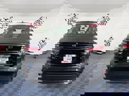Used 2022 Toyota Corolla LE image 6
