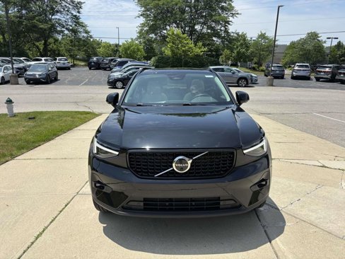 New 2026 Volvo XC40 B5 Ultra w/ Protection Package Premier image 2