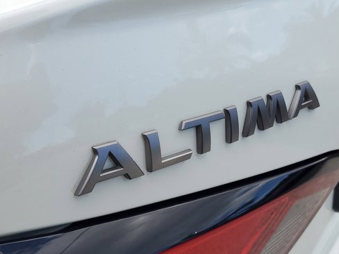 Used 2024 Nissan Altima 2.5 SV image 9