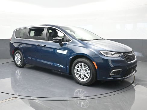New 2025 Chrysler Pacifica Select image 8