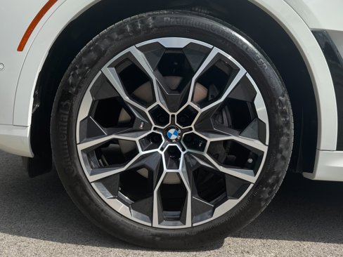 Used 2025 BMW X7 xDrive40i w/ M Sport Package image 90