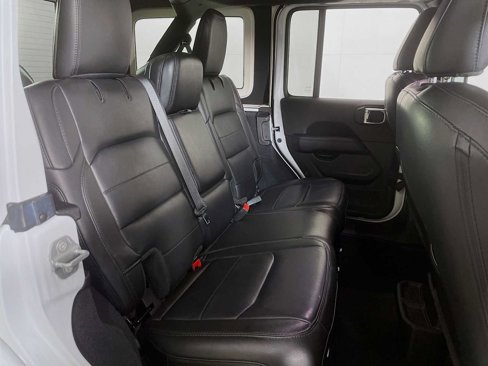 Used 2022 Jeep Wrangler Unlimited Sahara image 25