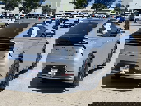 New 2025 Toyota Prius Plug-In Hybrid image 4