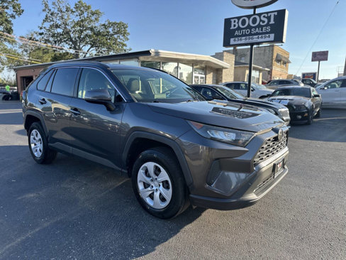 Used 2019 Toyota RAV4 LE image 1