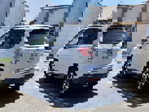 Used 2017 Subaru Forester 2.5i Premium w/ Popular Package #2A image 5