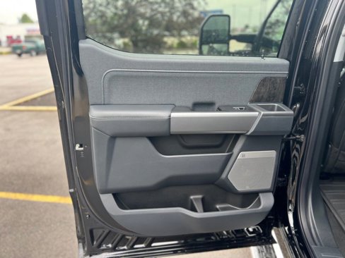 New 2025 Ford F250 Lariat image 38