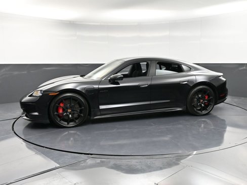New 2025 Porsche Taycan GTS image 2