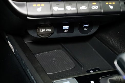 Used 2025 Hyundai Elantra SEL image 19