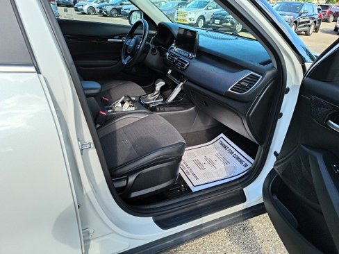 Used 2023 Kia Seltos S w/ Navigation Package image 18