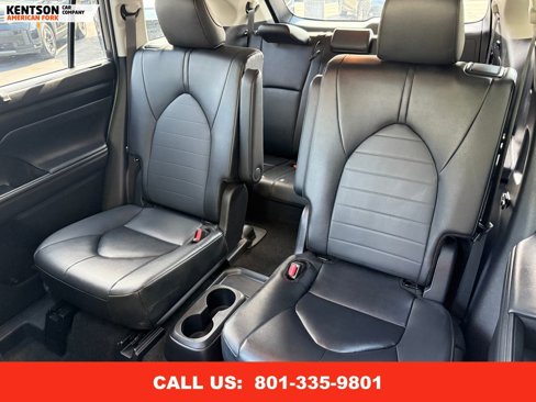 Used 2025 Toyota Highlander XLE image 38
