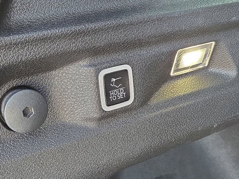 Used 2024 Jeep Grand Cherokee L Laredo image 12
