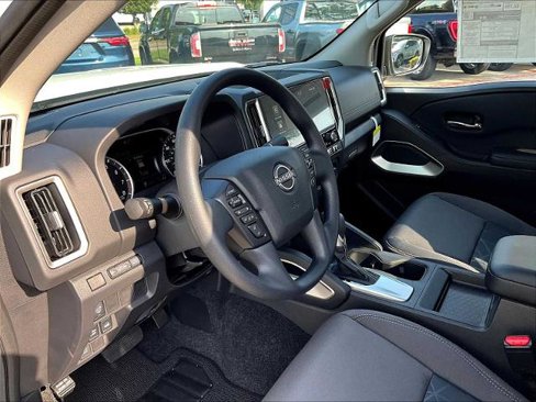 Certified 2025 Nissan Frontier SV image 8