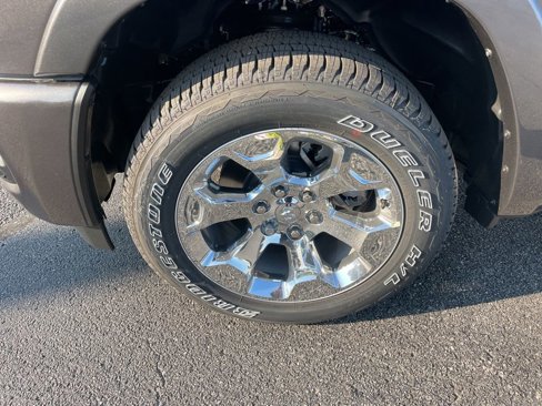 New 2026 RAM 1500 4x4 Crew Cab image 9