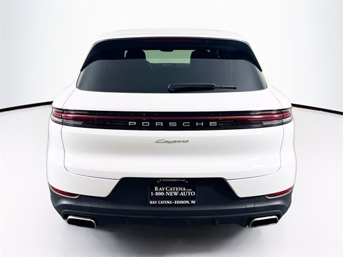 Used 2025 Porsche Cayenne image 10