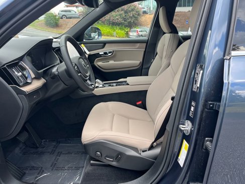 New 2026 Volvo XC90 B6 Plus w/ Protection Package Premier image 11