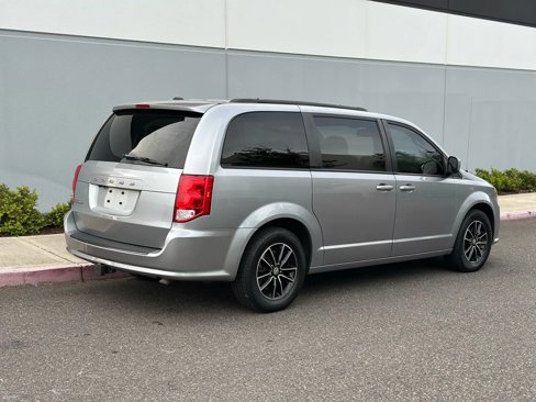Used 2019 Dodge Grand Caravan SXT w/ Driver Convenience Group image 5