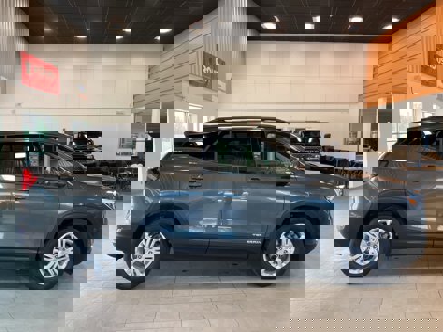 Used 2019 GMC Terrain SLE w/ Driver Convenience Package image 4