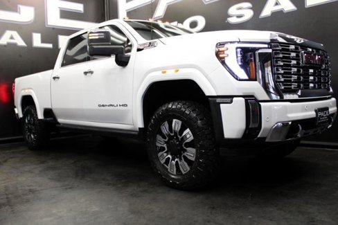 Used 2024 GMC Sierra 2500 Denali w/ Denali Reserve Package image 9