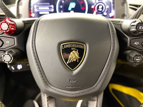 Used 2024 Lamborghini Revuelto image 23
