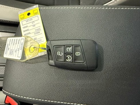 Certified 2025 Volkswagen Taos SE image 33