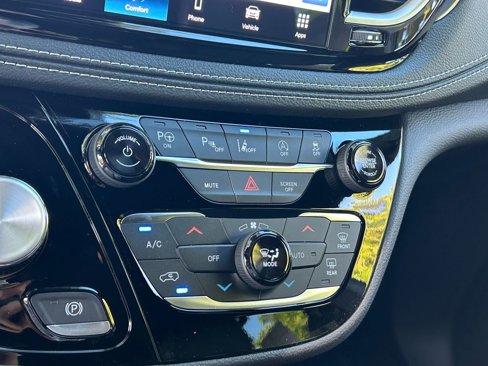 New 2025 Chrysler Pacifica Select image 44