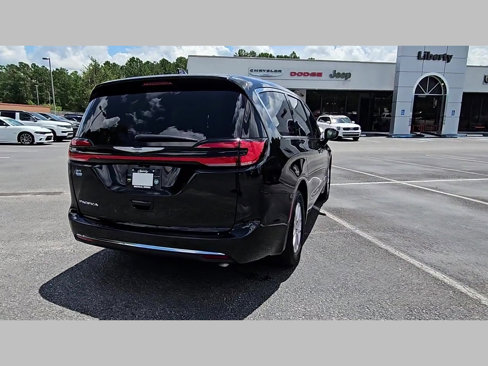 New 2026 Chrysler Pacifica Select image 33
