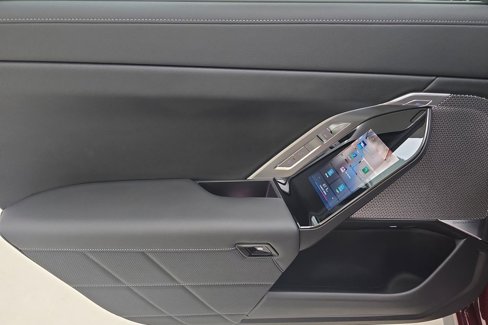 Certified 2023 BMW 740i image 27
