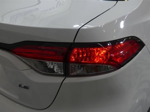 Used 2022 Toyota Corolla LE image 15