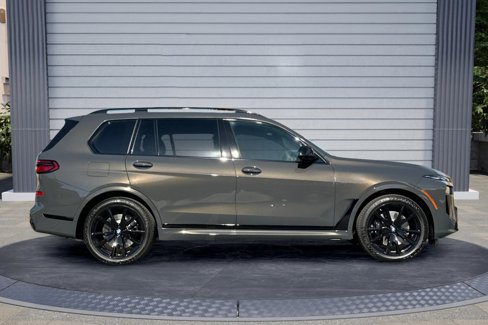 New 2026 BMW X7 M60i image 3