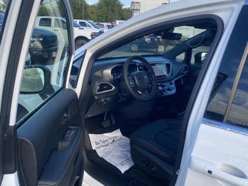 New 2026 Chrysler Voyager LX image 14