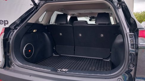 Used 2024 Toyota Corolla Cross XLE image 9