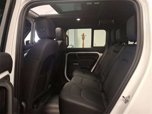 Used 2025 Land Rover Defender 110 S image 10