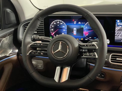 New 2025 Mercedes-Benz GLS 580 4MATIC image 16