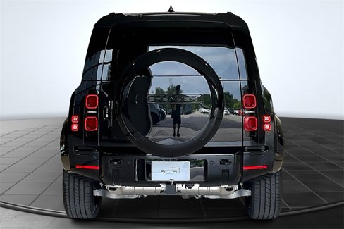 New 2025 Land Rover Defender 110 X-Dynamic SE image 4