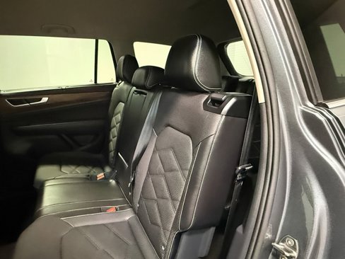Used 2025 Volkswagen Atlas SE image 48