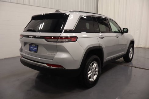 New 2025 Jeep Grand Cherokee Laredo image 8