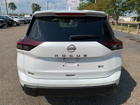 Used 2024 Nissan Rogue SV image 6