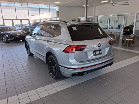 Used 2022 Volkswagen Tiguan SE R-Line image 3