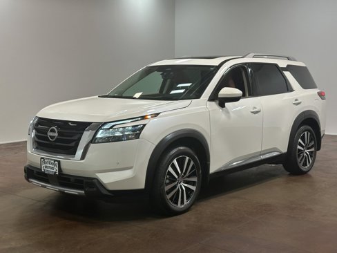 Used 2024 Nissan Pathfinder Platinum image 7