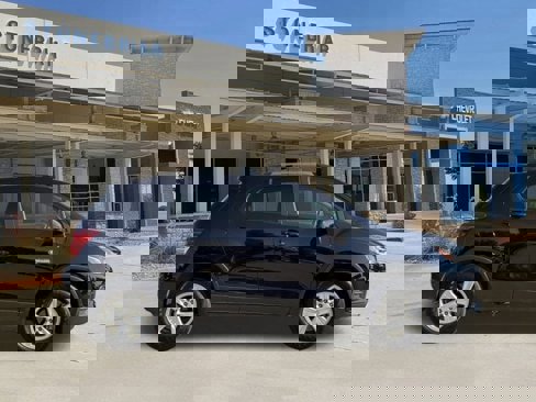 Used 2022 Chevrolet Trax LT w/ LT Convenience Package image 4