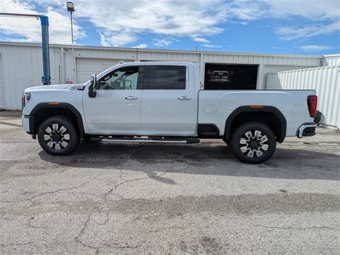 New 2026 GMC Sierra 2500 Denali w/ Denali Reserve Package image 7
