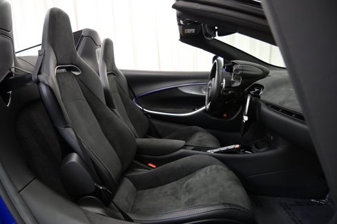 Used 2025 McLaren Artura Spider image 23