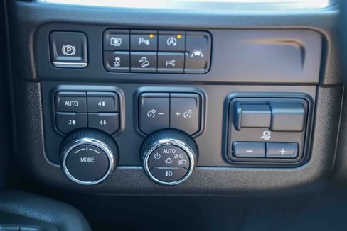 Used 2025 Chevrolet Suburban Z71 image 37