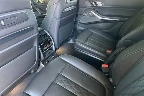 New 2026 BMW X7 M60i image 9