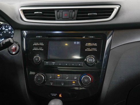 Used 2016 Nissan Rogue SV image 14