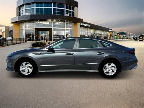 Certified 2025 Hyundai Sonata SE image 3