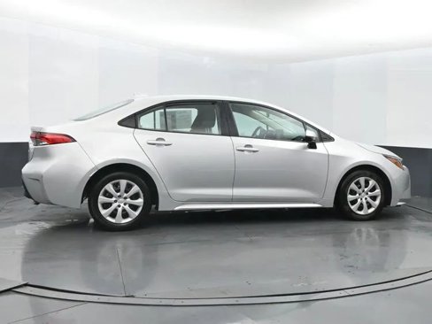 Used 2024 Toyota Corolla LE image 4